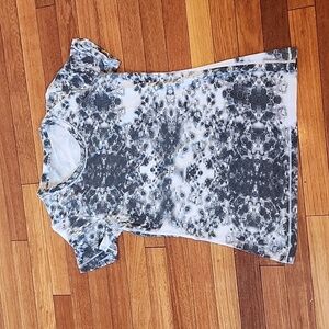 Lululemon womens Live Simply Crewneck Tee Size 8 *rare Black Roses print*  EUC